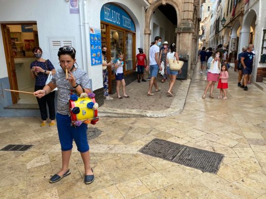 (Fotos y vídeo) Sant Joan pasado por agua y un “primer toc” sin “fabioler” en Ciutadella