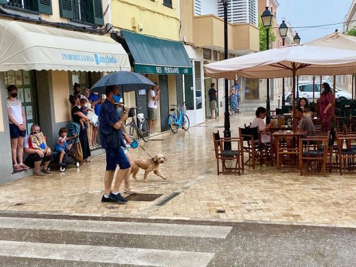 (Fotos y vídeo) Sant Joan pasado por agua y un “primer toc” sin “fabioler” en Ciutadella