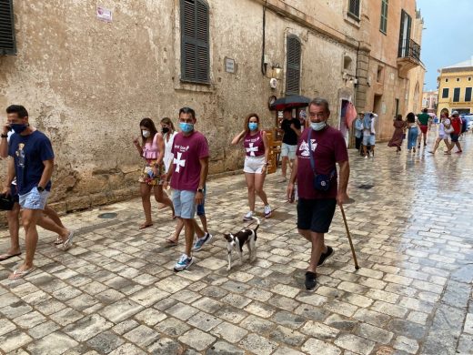 (Fotos y vídeo) Sant Joan pasado por agua y un “primer toc” sin “fabioler” en Ciutadella