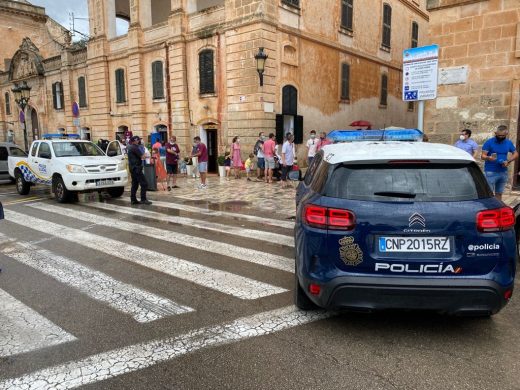 (Fotos y vídeo) Sant Joan pasado por agua y un “primer toc” sin “fabioler” en Ciutadella