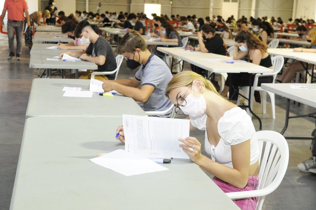 Estudiantes de Menorca se preparan para estudiar una carrera universitaria