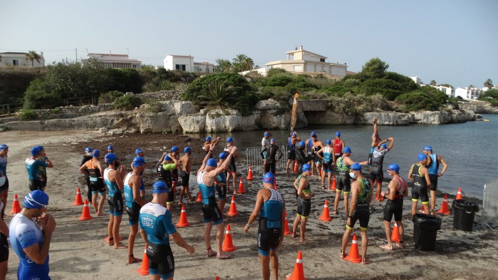 Un momento del inicio del triatlón (Foto: Cris Ruiz)