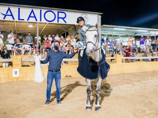 La menorquina Núria Pico gana el concurso de saltos de Alaior
