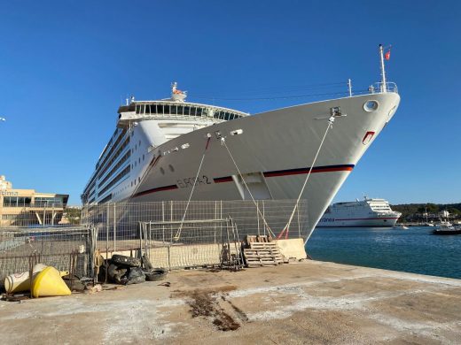 (Fotos) Llega el primer crucero a Maó