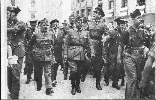 Militares junto a Francisco Franco.