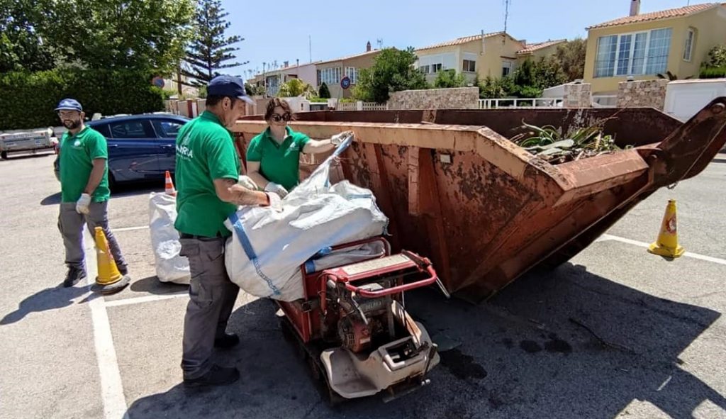 Los operarios han trabajado durante dos meses para retirar las plantas