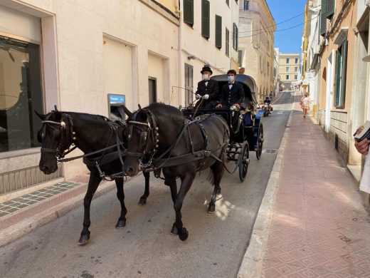 (Fotos) Una carroza del s.XIX en el centro de Mahón