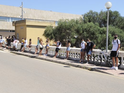 Respuesta masiva al cribado de jóvenes en Ciutadella para frenar la nueva ola de Covid