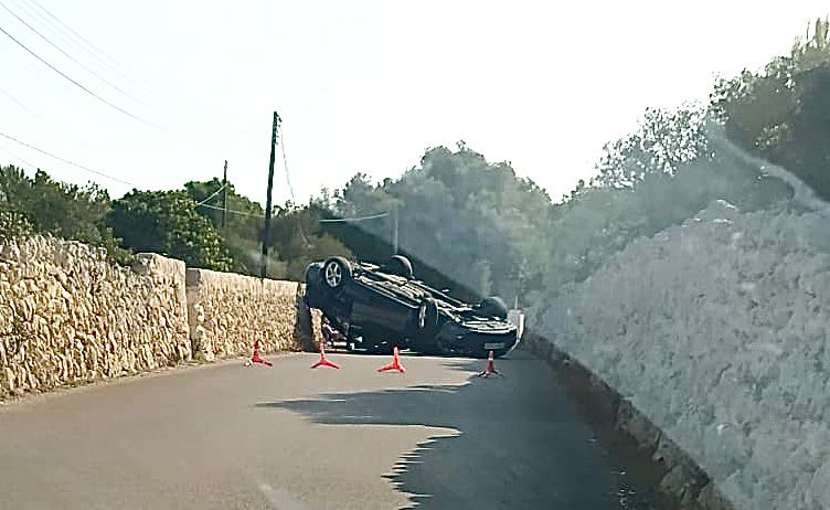 Imagen del coche sobre la calzada.