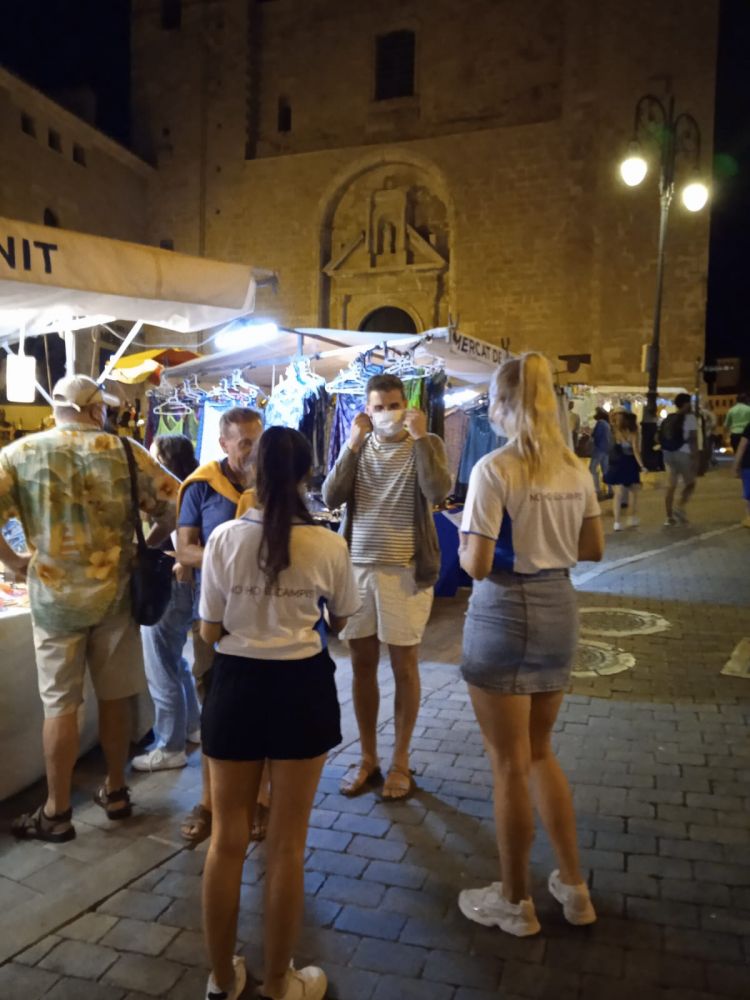 Informadores Covid en el Mercat de Nit de Maó