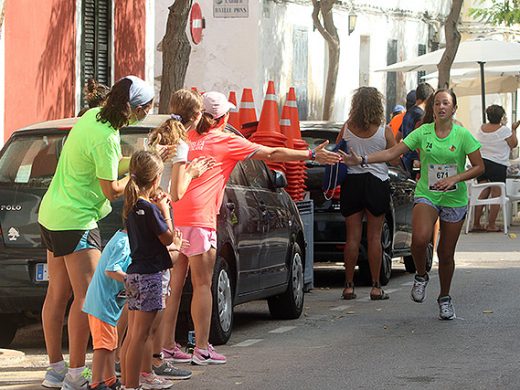 (Fotos) Joan Solé y Maria Pallicer ganan las Curses Populars en Es Castell