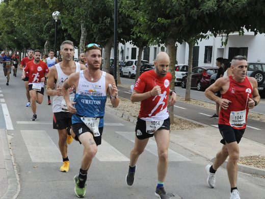 Sant Lluís reúne a 122 corredores en la Cursa Popular que vuelven a ganar Solé y Pallicer