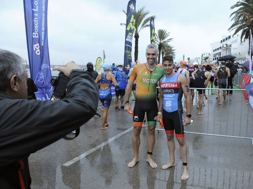 (Fotos) Lluvia y triatlón en Fornells