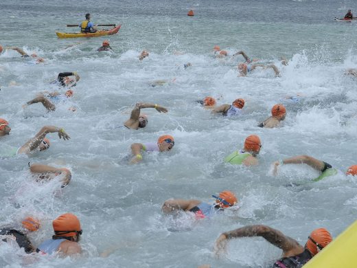 (Fotos) Lluvia y triatlón en Fornells