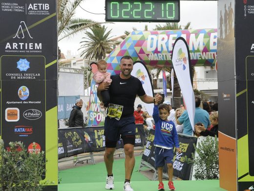 (Fotos) Lluvia y triatlón en Fornells