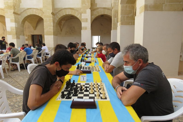 Cubas (derecha), durante una de sus partidas (Foto: Inés Solà)