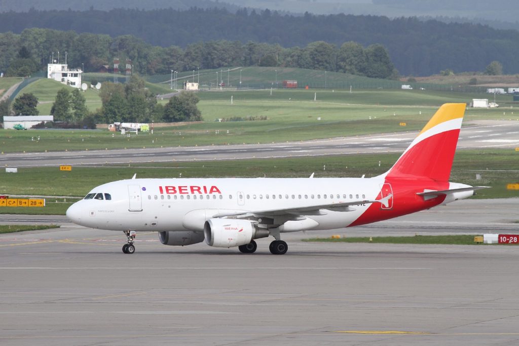 Piden que haya un vuelo a Madrid a primera hora y otro a última hora para no tener que pernoctar en la capital