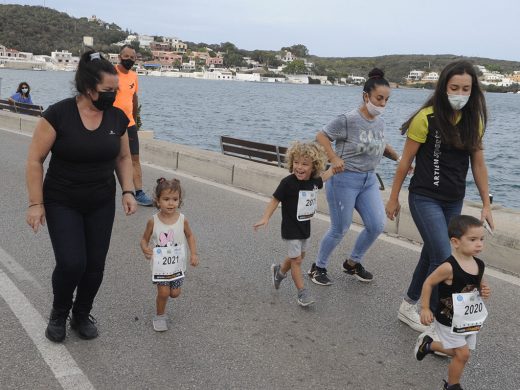 (Fotos) Atletismo y diversión en el puerto de Maó