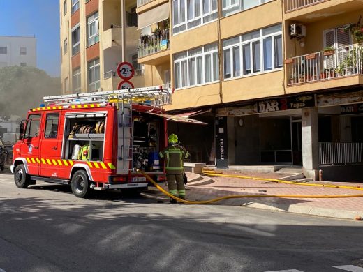 (Fotos) Incendio en el Bar Virginia de Maó