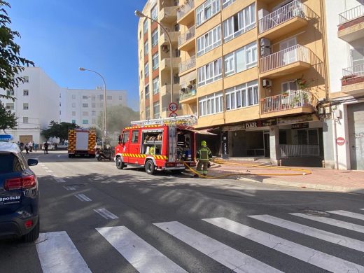 (Fotos) Incendio en el Bar Virginia de Maó