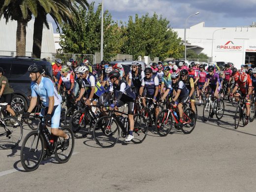 Primeras pedaladas de la XX Volta Cicloturista Internacional de Menorca