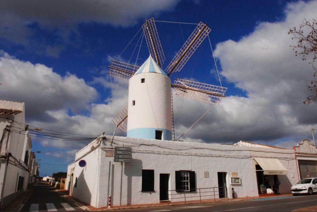 Uno de los molinos de Sant Lluís