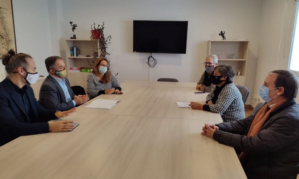 Imagen de la reunión en el Ayuntamiento de Sant Lluís