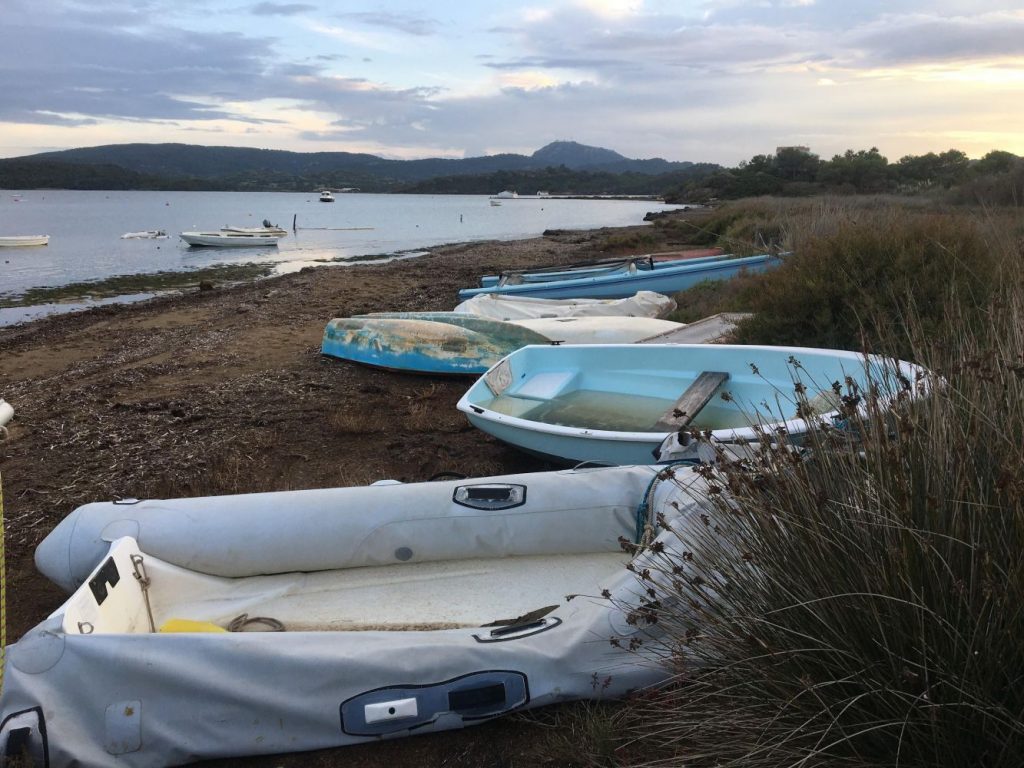 Imagen de barcas abandonadas en Ses Salines.