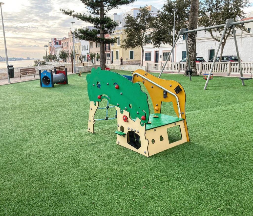 Nuevo juego en el parque infantil de Bellavista