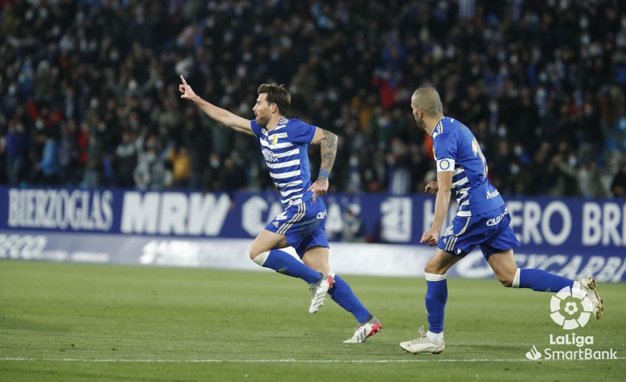 Sergi Enrich celebra un gol ante el Sporting de Gijón.