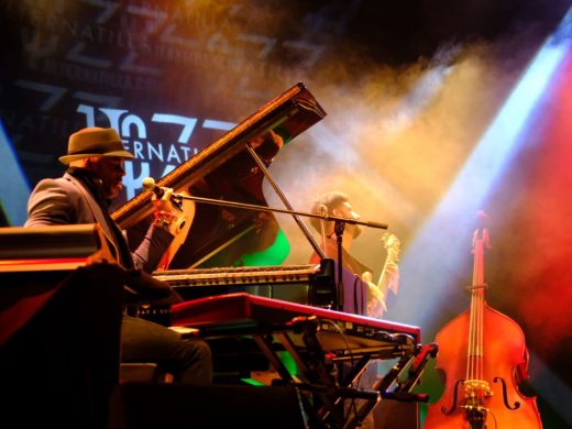 (Fotos) El sonido de Cuba acaricia el Teatro Principal de Maó