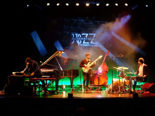 (Fotos) El sonido de Cuba acaricia el Teatro Principal de Maó