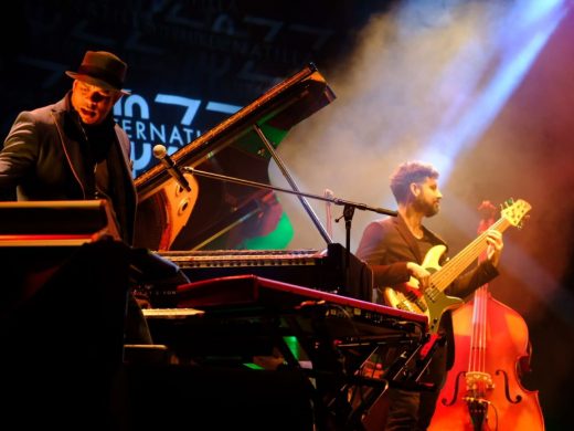 (Fotos) El sonido de Cuba acaricia el Teatro Principal de Maó