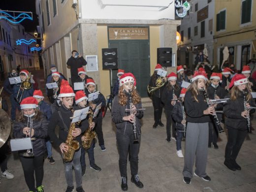 (Fotos) Es Mercadal alumbra la Navidad