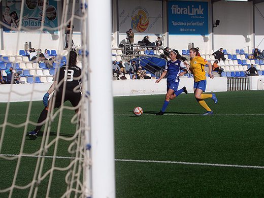 (Fotos) El Sant Lluís se complica la vida