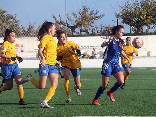 (Fotos) El Sant Lluís se complica la vida