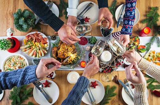 Imagen de una cena navideña.