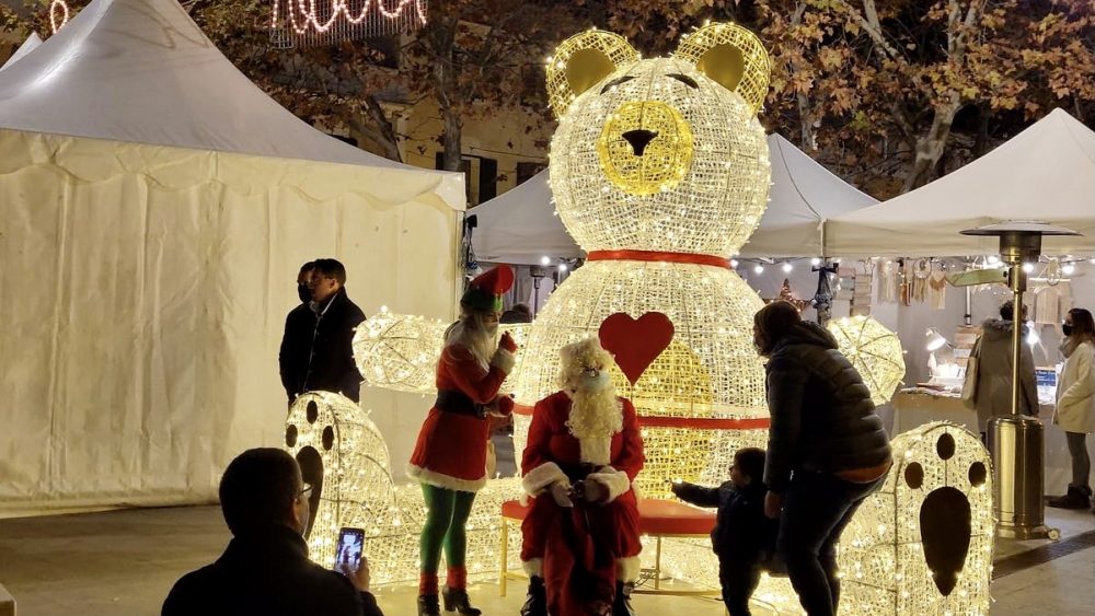 Papá Noel asistió a la inauguración.