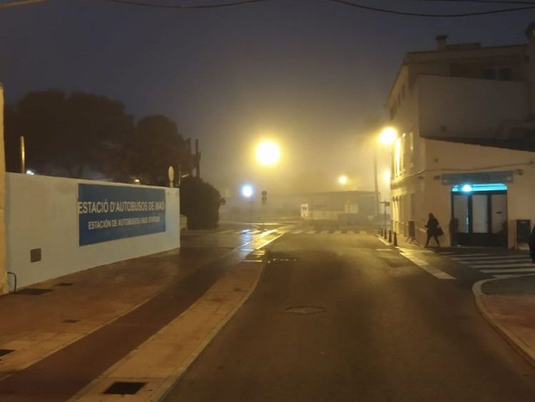 La niebla en Maó esta mañana (Foto: FFT)