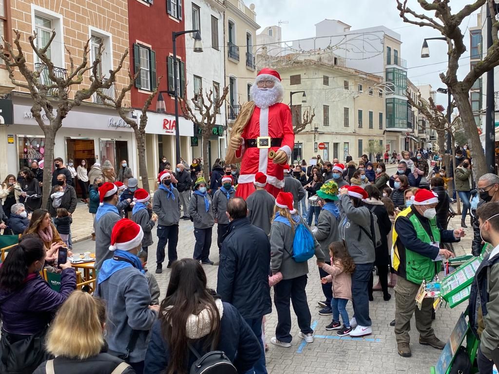 El "gegant" ha paseado por las calles de Maó (Foto: Tolo Mercadal)