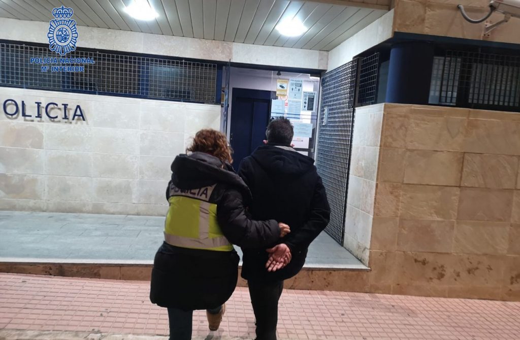 El detenido, en dependencias policiales.