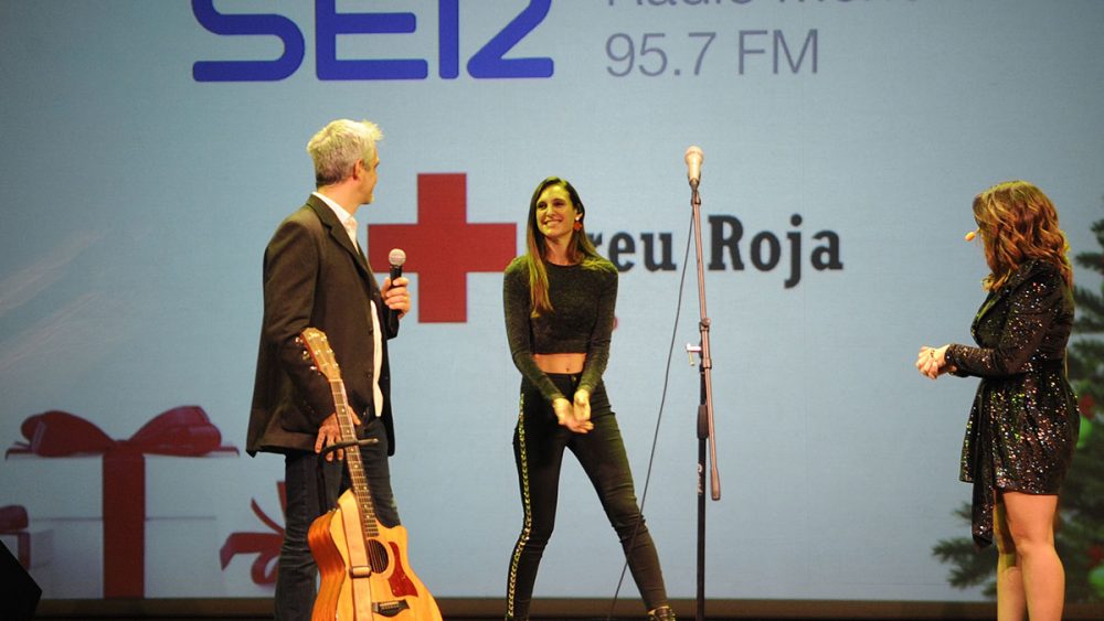 la cantante Conchita con los presentadores de la gala (Foto: Tolo Mercadal)