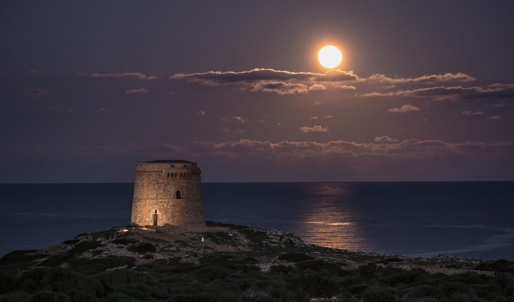 Imagen de la luna llena (Foto: Mikel Llambías)