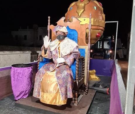 (Fotos) Los Reyes Magos reparten ilusión y regalos en Sant Lluís