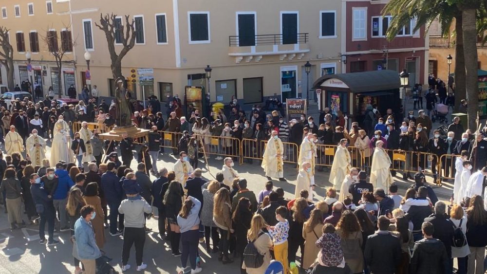 La procesión no ha realizado su recorrido habitual debido a la pandemia (Fotos y vídeos: Tolo Mercadal)