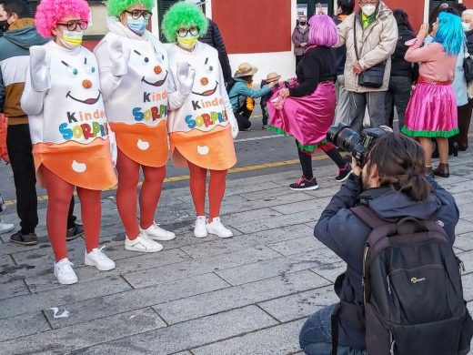 (Fotos y vídeo) Es Castell disfruta de la Rua de Carnaval