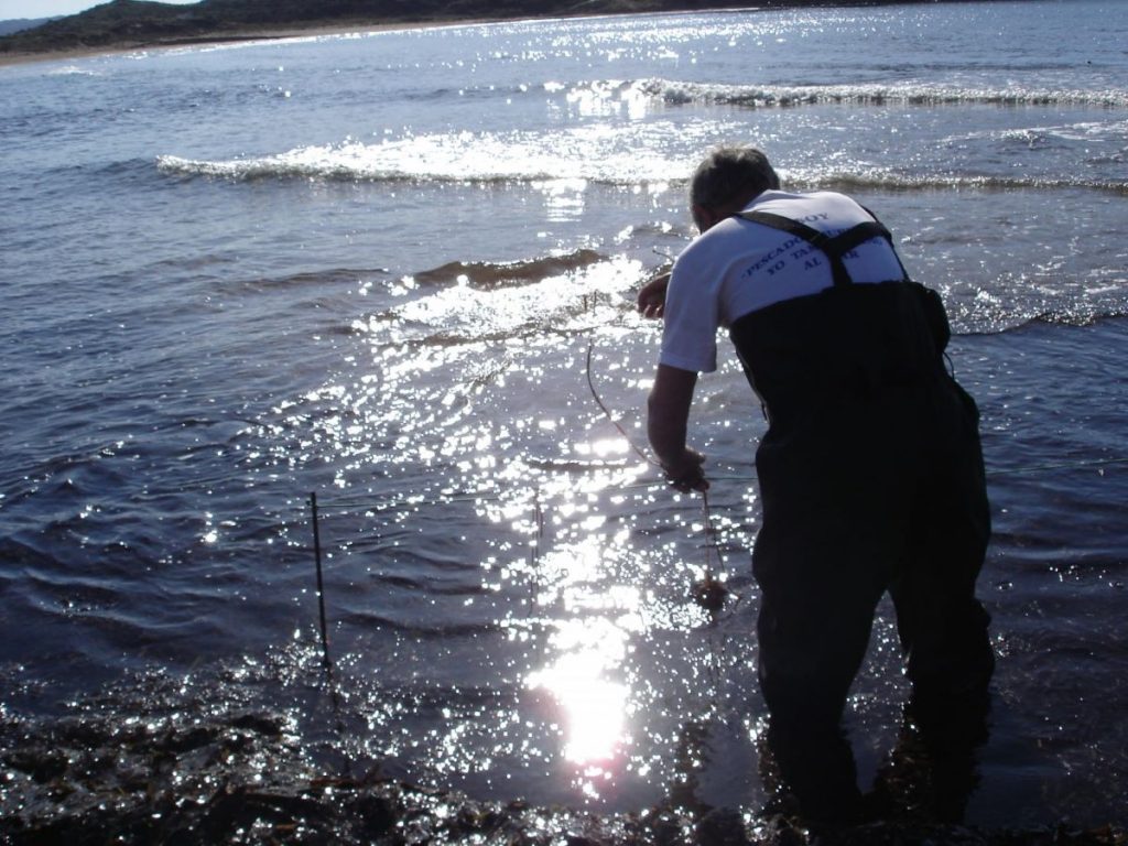 El puu, pesca tradicional de Menorca. Imagen de la web del OBSAM (obsam.cat)