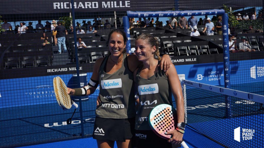 Gemma Triay y Ale Salazar celebran el triunfo.