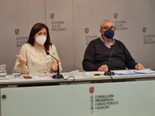 La consellera Mercedes Garrido y el director general de Emergencias Jaume Barceló han presentado los datos