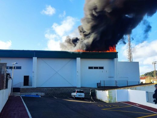 Polideportivo de Es Mercadal esta mañana (Foto: Karlos Hurtado).07 (2)